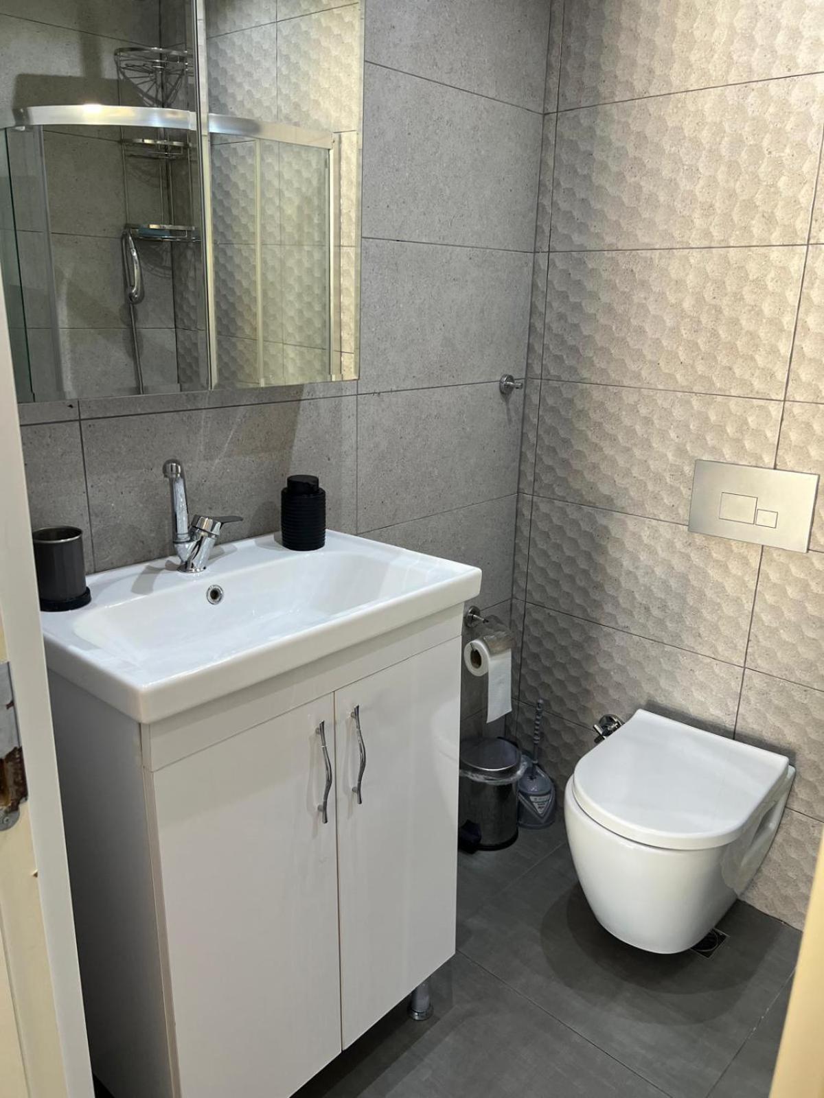 Middle Village Истанбул Екстериор снимка