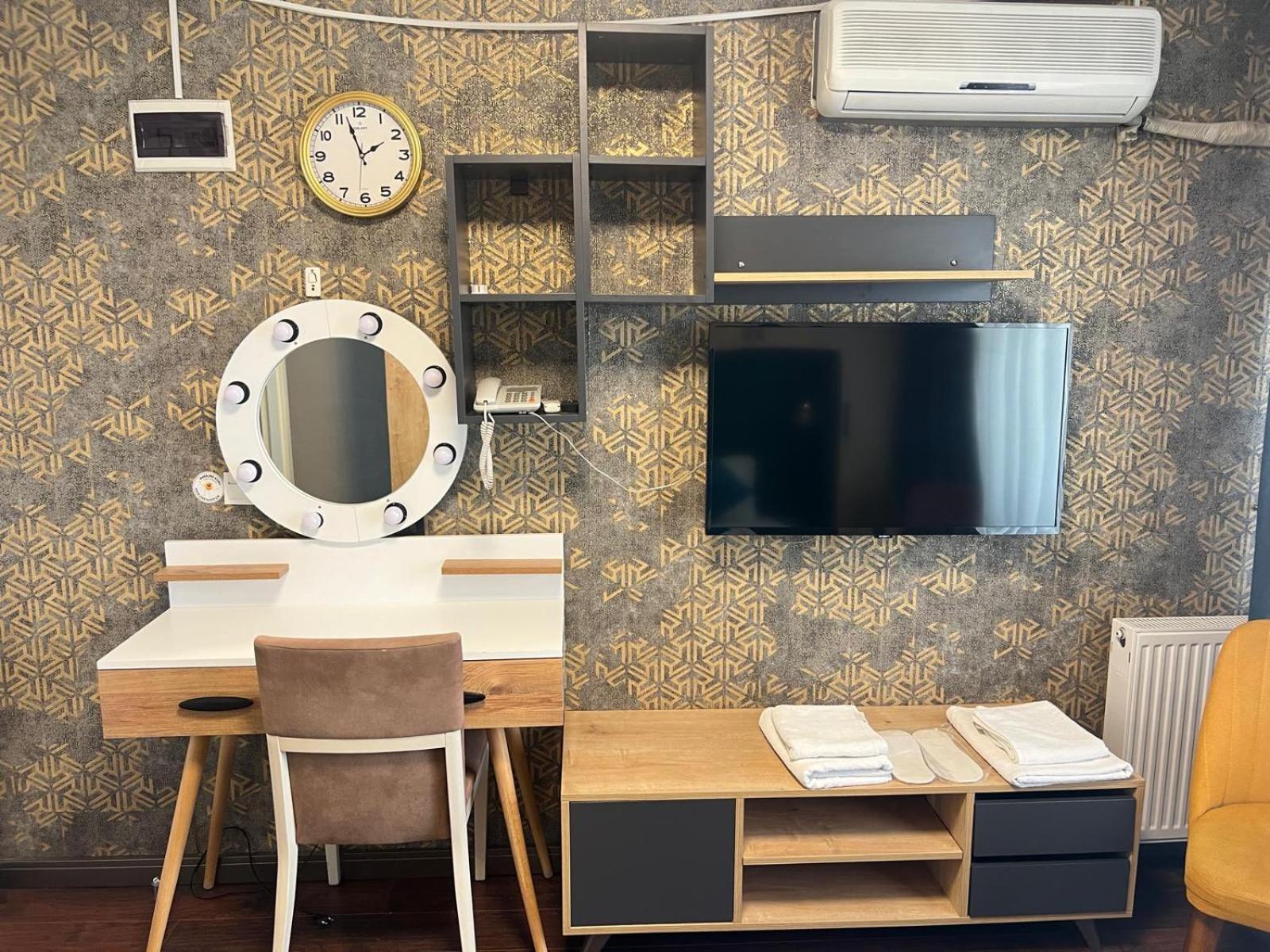 Middle Village Истанбул Екстериор снимка