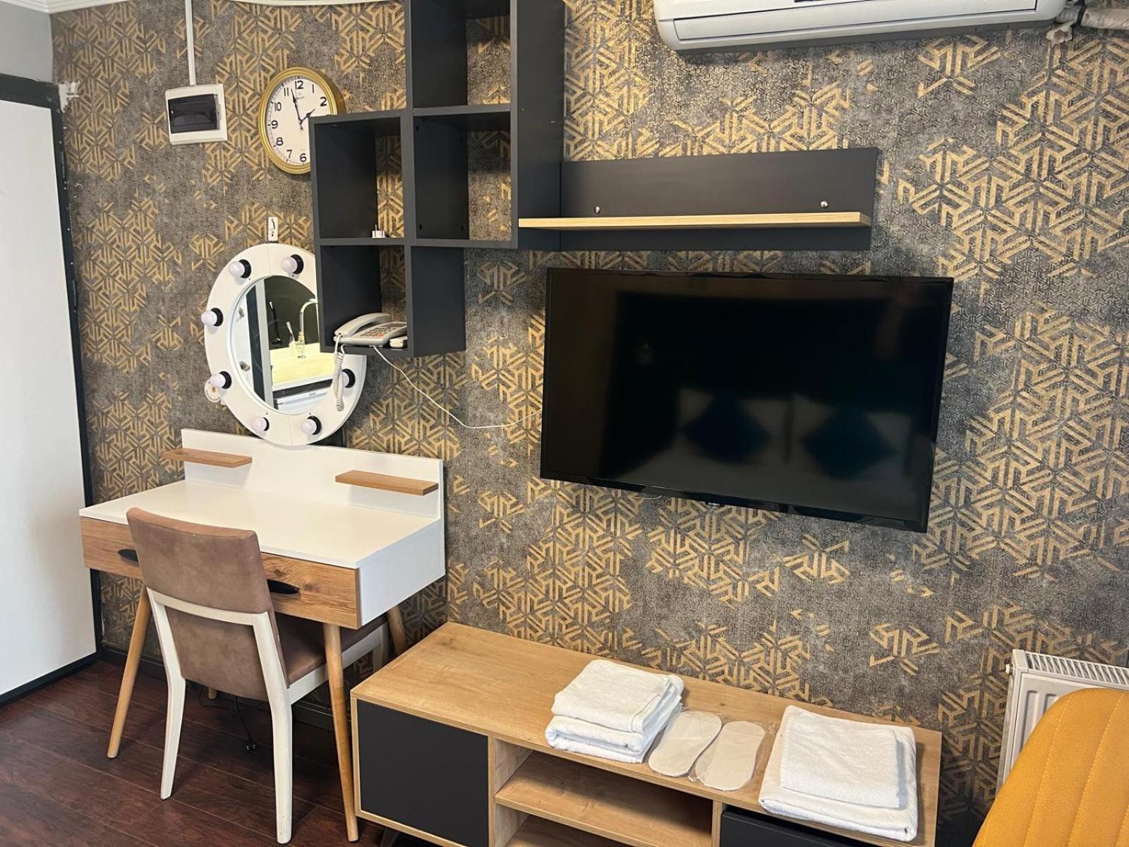 Middle Village Истанбул Екстериор снимка